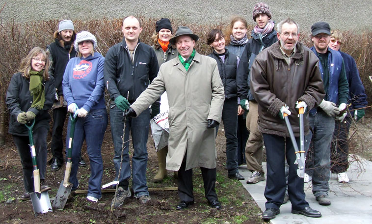 Members of Leith Open Space, Persevere Community Flat, Green Seeds, Greener Leith and Edinburgh City Council (Gordon Munro for Leith)