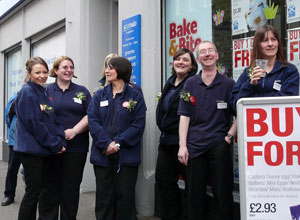 Six women and Derek smiling